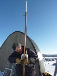 Antenne Ubiquiti installée pour le réseau sans fil
